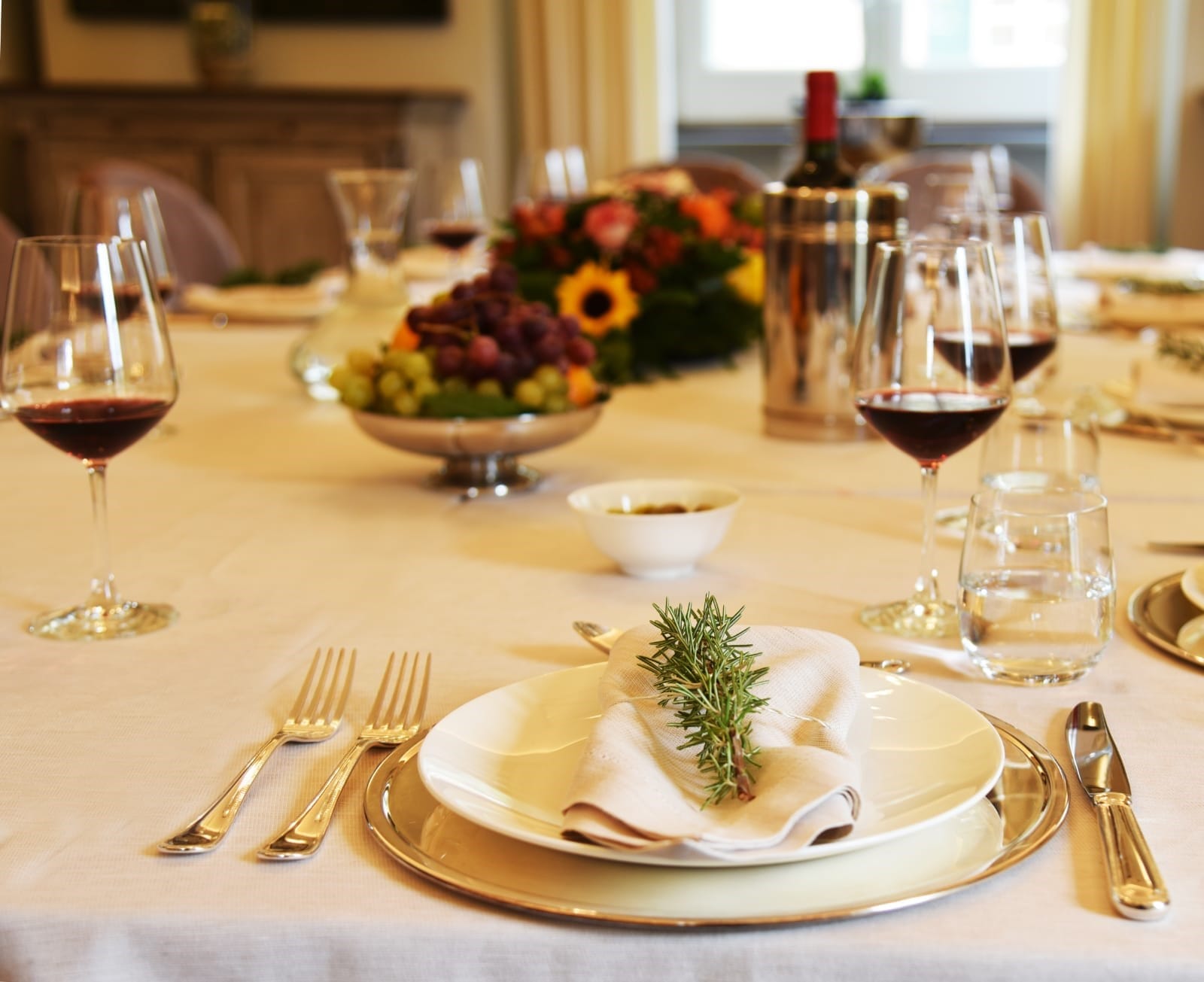 tavola senza piatti pane